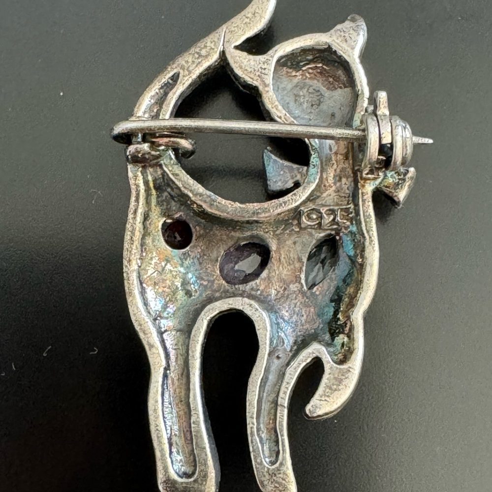 Sterling Silver Marcasite and Gemstone Cat Brooch - Picture 3 of 7